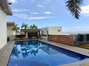 Cozy & Airy Suite near Venice Mall FREE Pool & Gym